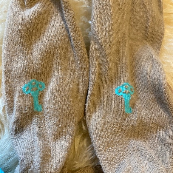 2 Pairs Key Socks - Picture 3 of 3